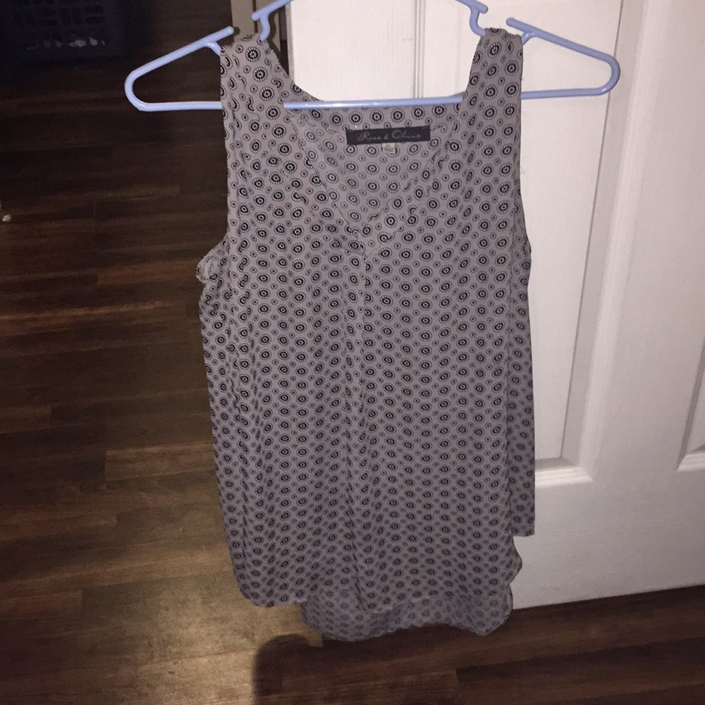 Super cute v neck top!!!